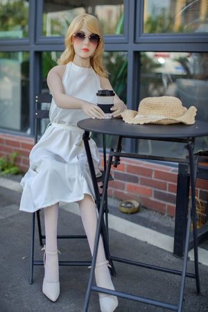 Lifelike Women Dolls 4 1